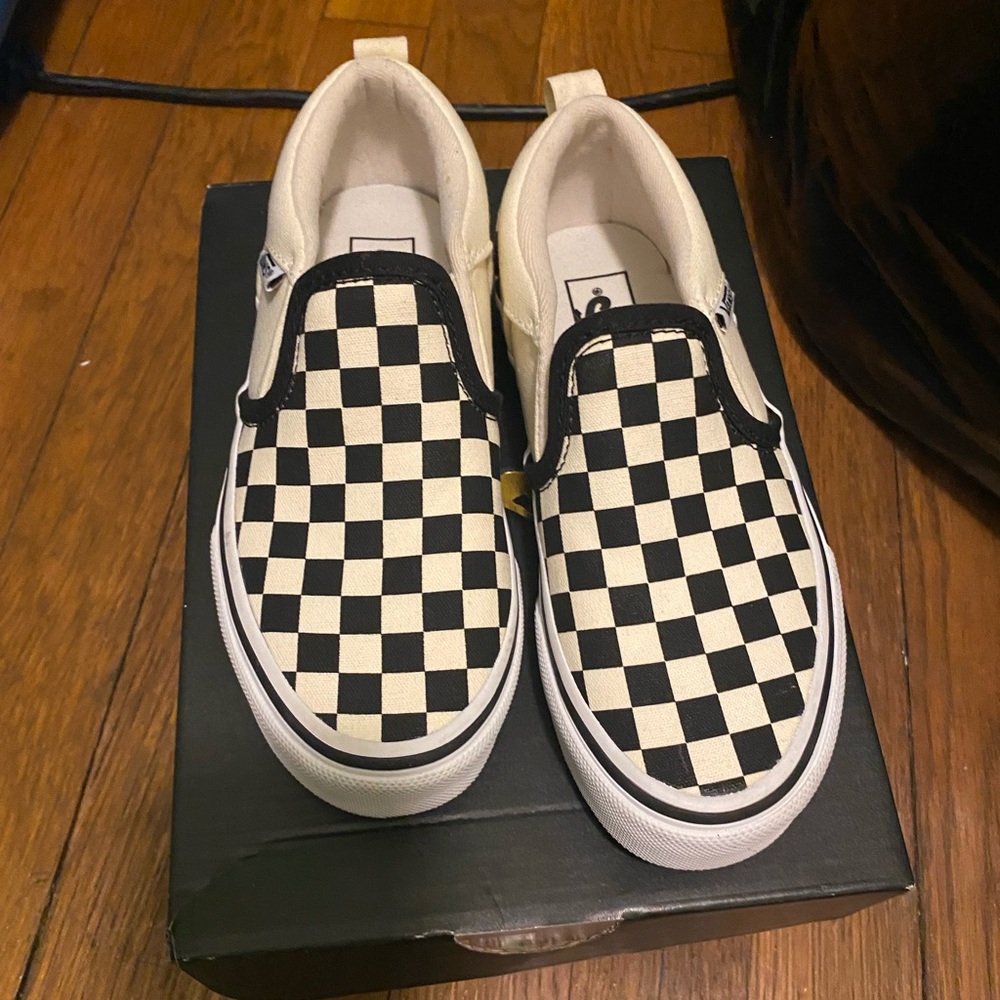 Boys shoes size 11-10